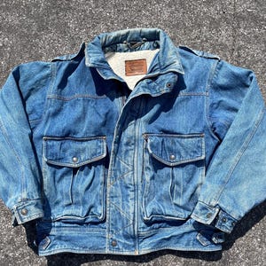 Vintage Levis Sherpa Lined Denim Jacket, Sz Medium Mens, USA Made, Trucker Coat