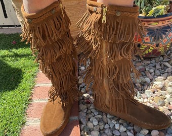 Womens Minnetonka size 10, BoHo knee-high, fringed, zip up suede boots