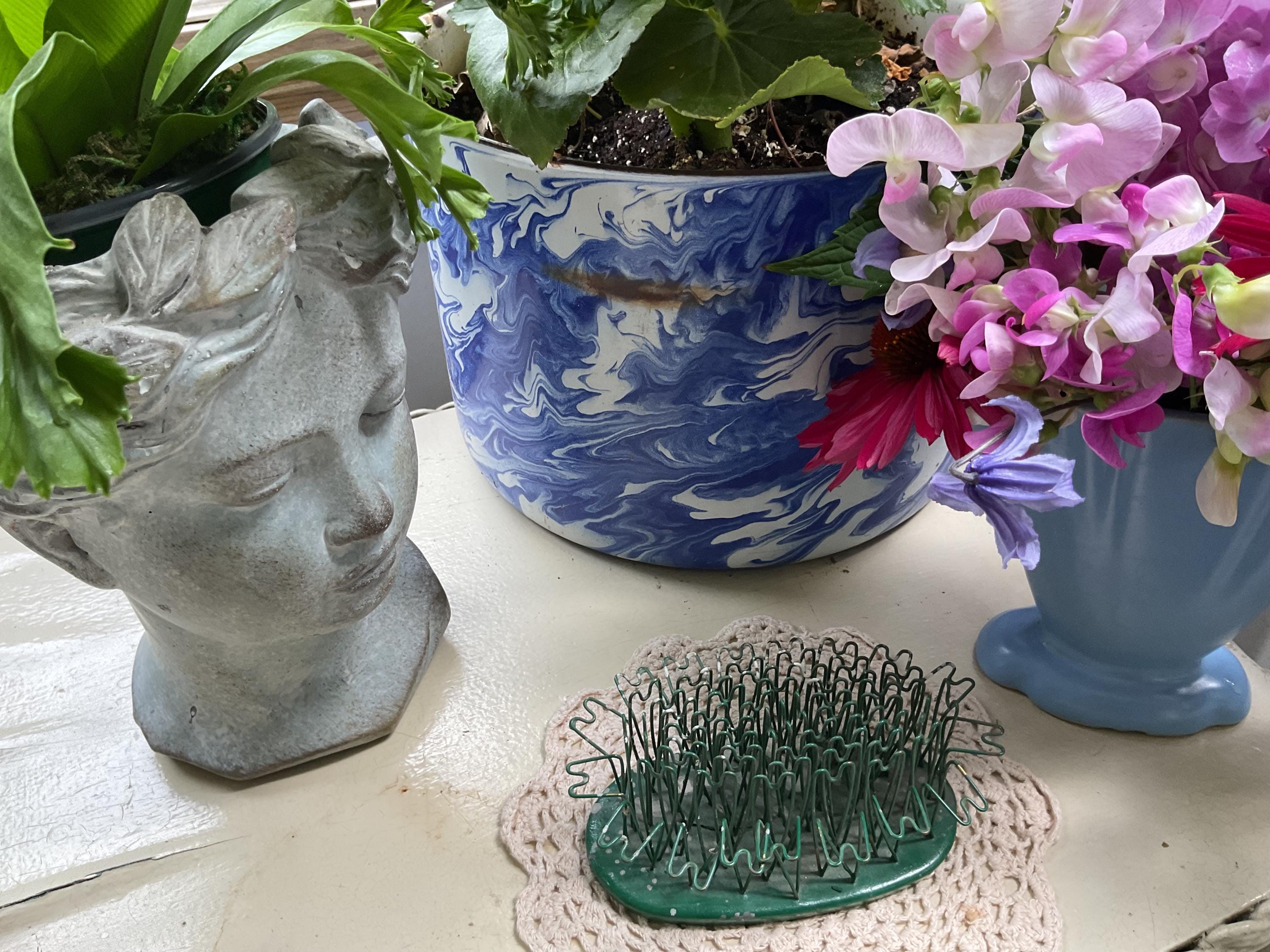 Blue Ribbon Hairpin Flower Frog - Etsy display picture 3