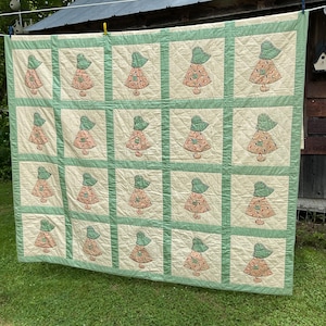 Vintage SUN BONNET SUE Quilt, approx 78.5x94” neat as a pin!!