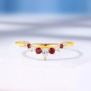 Aliança de casamento curva com rubis naturais e diamantes, anel de combinação em ouro amarelo 18K, aliança de compromisso e aniversário.