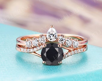 Vintage Round Cut Black Onyx Engagement Ring Set Rose Gold Pear Cut Moissanite Curved Wedding Band Unique Cluster Pave Ring Promise Ring