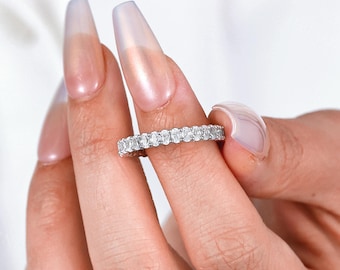Oval Cut Moissanite Eternity Wedding Band, Classic Solid Gold Bridal Ring, Custom Stackable Anniversary Ring for Women