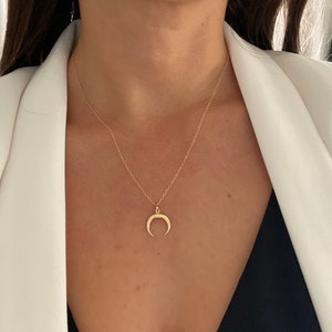 14k Solid Yellow Gold Horn Necklace. Squash Necklace