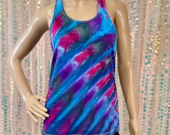 Camiseta sin mangas con efecto tie-dye / Camiseta sin mangas con espalda deportiva para mujer (tallas S-2X) / Teñido hielo, Incline Gravity / Morado, rosa y verde azulado