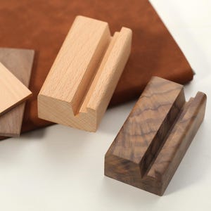 Holz Kalender Kartenhalter, Naturkalender Kartenhalter, Walnuss Kartenhalter, Walnussholz Halter, Postkartenhalter, Fotoständer