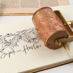 Aangepaste rollende rubberen stempel, gepersonaliseerde bedrijfslogostempel, handroller, uitnodigingsstempel, stempel voor stof karton, verpakkingsstempel