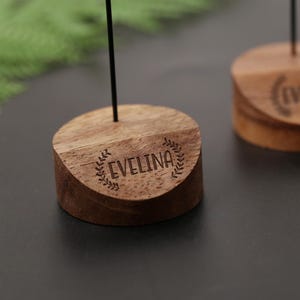 Houten kaartclips, fotohouder walnoot, tafelnummerstandaard, houders voor bruiloftsdisplays, aangepaste notenhouten houders, fotostandaards, memohouder walnoot