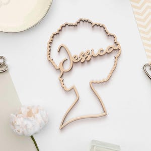 Tarjetas de lugar con nombre personalizado con forma de cabello afro, nombre de mesa personalizado, tarjeta de lugar con cabeza de mujer y nombres, tarjeta de lugar con nombre de madera