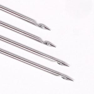 Peut inclure: Trois crochets en argent avec une pointe pointue et une boucle à l'extrémité.