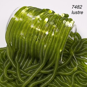 Paljetter på trådar 4 mm, Andrea Bilics italiensk paljett 7482, Luneville-broderi