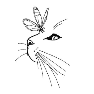 以下が含まれることがあります： 猫の顔の白黒線画で、鼻の上に蝶がとまっています。猫の目は開いており、ひげは長く細いです。蝶の羽には詳細な模様があります。