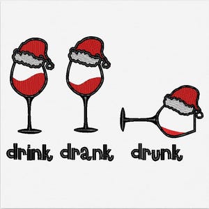 Puede incluir: Un cuadrado blanco con tres copas de vino con vino tinto, cada una con un gorro de Papá Noel. El texto "drink drank drunk" está debajo, con la última copa tumbada.