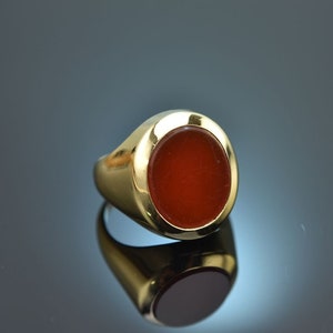 High-quality coat of arms signet ring with carnelian gold 585 created around 1985