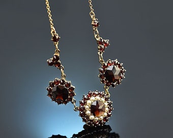 Pretty necklace with garnet and seed beads made of 333 gold was created around 1980
