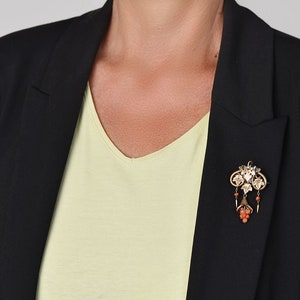 Biedermeier grape brooch with salmon coral in rose gold 333 around 1860 image 5