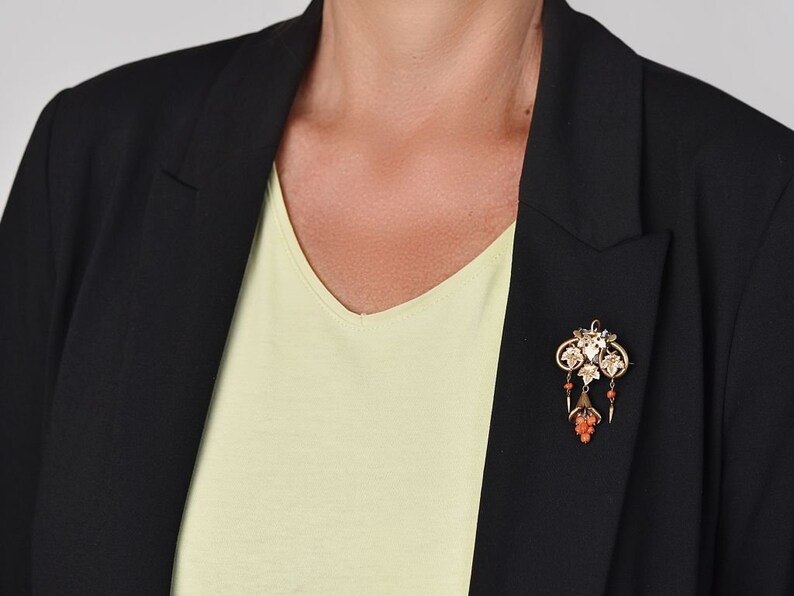 Biedermeier grape brooch with salmon coral in rose gold 333 around 1860 image 5