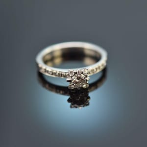 Vintage Diamond Solitaire Engagement Ring in White Gold 750 Diamond Solitaire