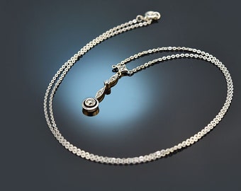 Noble lavaliere necklace with old European cut diamonds made of 750 gold and platinum around 1910