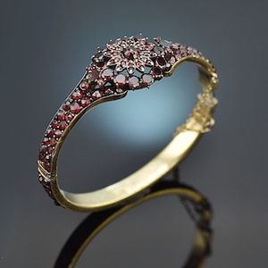 Classic Bohemian garnet bangle made of tombak, created around 1950