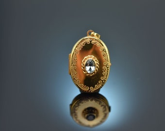 Pretty medallion pendant with topaz 375 gold from England