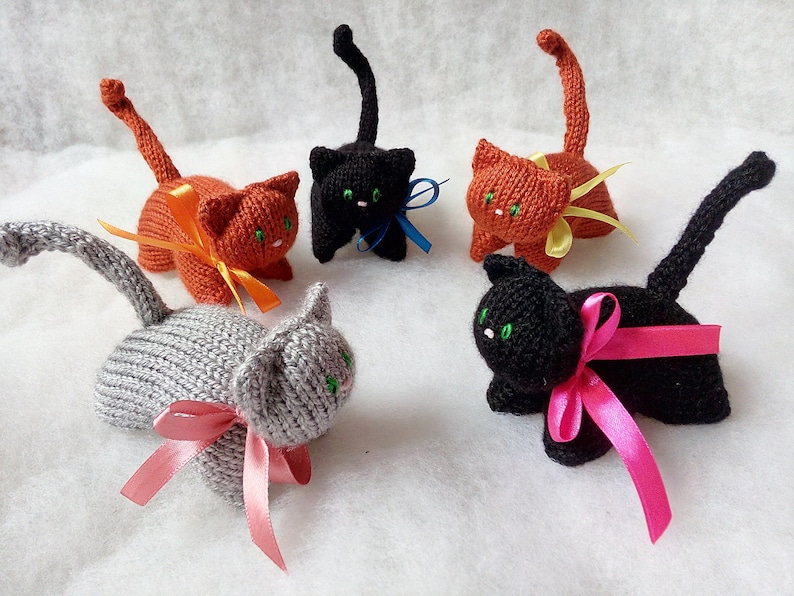 Cute small Cat - Knitted, Stuffed Toy, Ready made NOT PATTERN