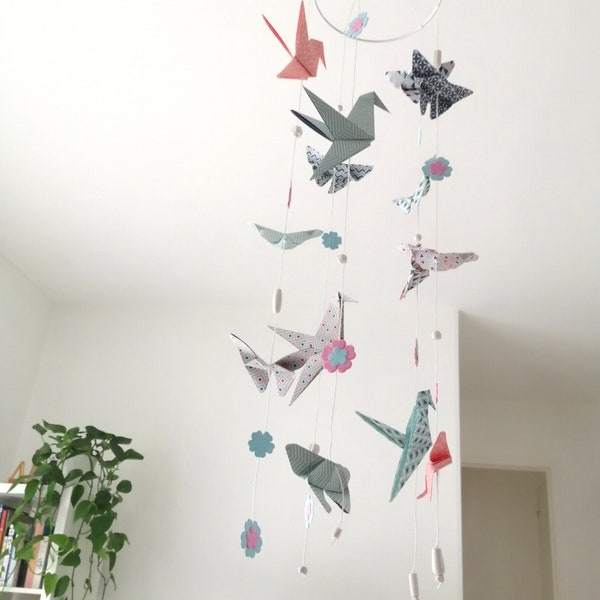 Mobile en origami - décoration de chambre d'enfant