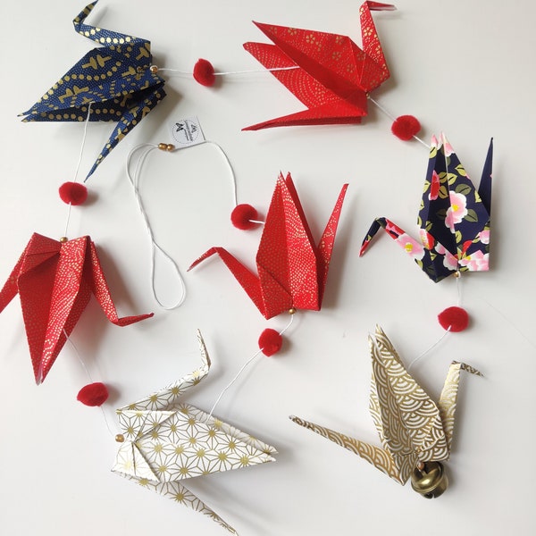 Guirlande de GRUES en ORIGAMI - guirlande décorative de 7 grues en papier japonais, perles et pompons