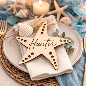 Wooden starfish place cards, Coastal wedding name tags, Seaside party table decor, Star fish decorations, Custom Hawaii wedding favors