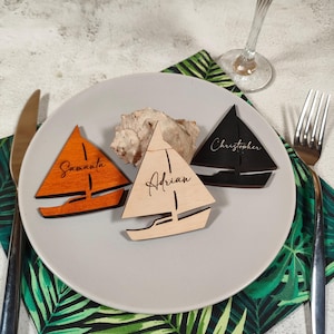 Marque-places de bateau, décoration de table de mariage nautique, prénoms en bois de mariage sur la mer, marque-place pour nom de mariage nautique, carte de nom de bateau de mariage