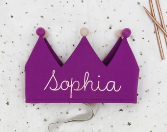Corona de fiesta personalizada púrpura magenta con pompones, corona de primer cumpleaños, disfraz de niño, regalo para bebé, corona de algodón personalizada