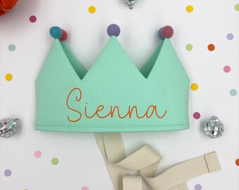 Corona de fiesta personalizada de menta con pompones, corona de primer cumpleaños, disfraz de niño, regalo para bebé, corona de algodón personalizada