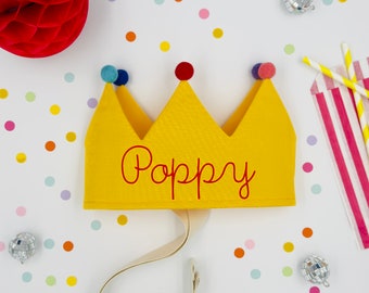 Couronne de fête jaune personnalisée avec pompons, couronne de premier anniversaire, déguisement pour enfants, cadeau pour bébé, couronne en coton personnalisée