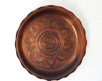 Decorative wooden plate