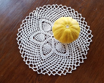 white crocheted doily, vintage doily, white doily, table decoration, white decoration, vintage decoration, handmade, 12 inc