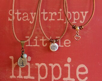 Short leather necklaces with charms