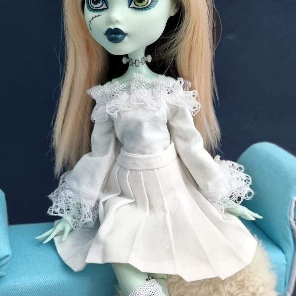 Off-shoulder blouse with lace ruffles and long sleeves - Monster, Ever after, OMG, Rainbow, Creatable world doll high fashion clothes