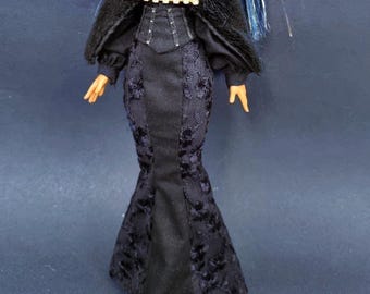ゴシック調の黒いマーメイドスカート（レース付き） - Monster、Ever After、OMG、Rainbow、Obitsu、Creatable Worldのドール用ハイファッション服