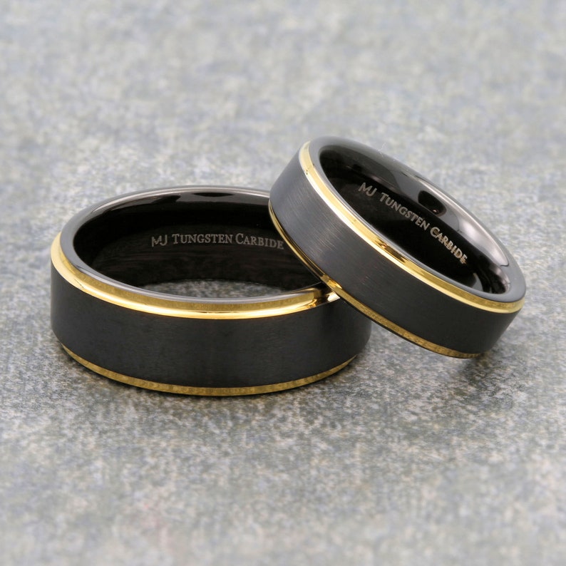Black Tungsten Carbide Wedding Band Matte Finish with Gold, Rose Gold, Polished and Solid Black Edges Ring. 6mm or 8mm width FREE ENGRAVING imagem 1