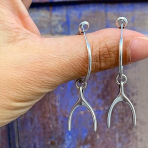 Kolczyki Wishbone, Kolczyki Wishbone Hoop, Kolczyki na szczęście, Kolczyki Make a Wish, Kolczyki Lucky Wish, Biżuteria Wishbone, Wyprodukowano w Grecji