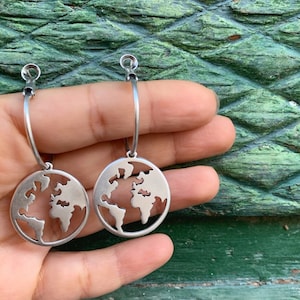 Erde Ohrringe, Erde Hoop Ohrringe, Weltkarte Ohrringe, Globus Ohrringe, griechische Ohrringe, Frauen Ohrringe, Made in Griechenland, Geschenk für sie