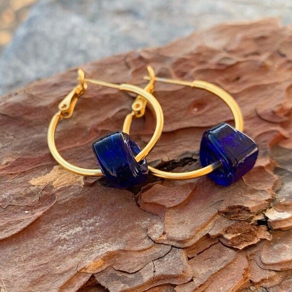 Boucles d'oreilles en perles bleues, Créoles en perles bleues, Boucles d'oreilles de protection, Boucles d'oreilles grecques en perles bleues, Boucles d'oreilles pour femmes, Cadeau pour elle, Fabriqué en Grèce