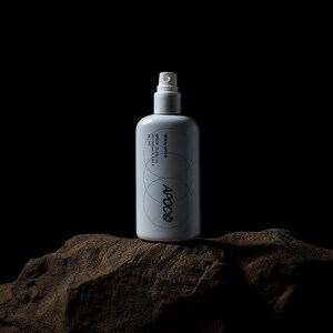 Cosmetic Pump Bottle Mockup – Minimal PSD Template for Skincare Product Packaging & Branding