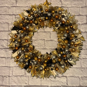 Metal wall are wreath, modern wall art, wall art wreath, metal circle wall wreath, metal wreath, awesome wreath, everyday wreath