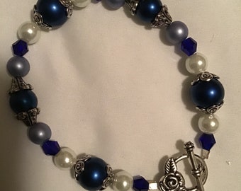 Blue false pearl bracelet, blue and white bracelet