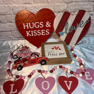Valentine’s Day signs, February signs, heart wreath signs, love signs, wreath signs, Valentine’s Day decorations, wall heart decor