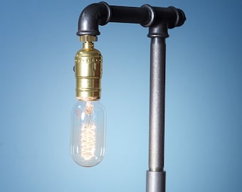 Lámpara de escritorio Edison industrial hecha a mano con tubería / Lámpara rústica steampunk / 100% hecha a mano en Grecia