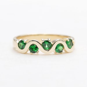 Green Tsavorite Wave Wedding Band with 14K Solid Gold/Green Gem Wedding Ring/Anniversary Ring/Birthday Ring/14K Gold Ring/Promise Ring/Gift