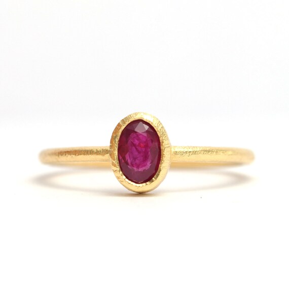 18k Gold Natural Ruby Solitaire Engagement Ring/Ruby Bezel Hammered Ring/Red Gem Engagement Ring/July Birthstone Ring/Solitaire Gold Ring