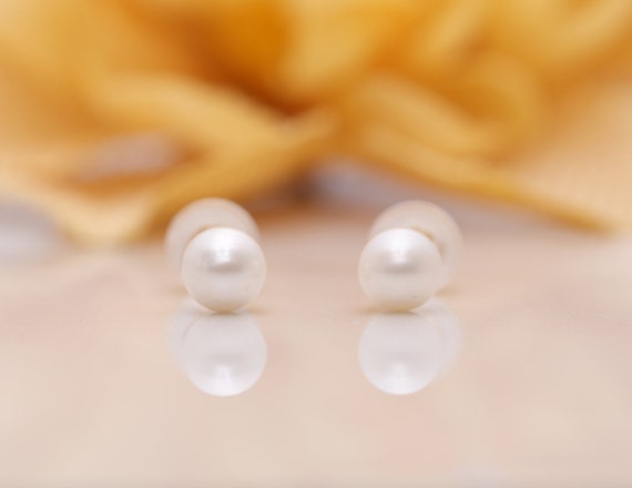 5.5mm Pearl Stud Earring/ Stud Earrings/Pearl Earrings /14k Gold Pearl Earrings/Minimal Stud Earrings/Everyday Earring/Earring/Gift Earring